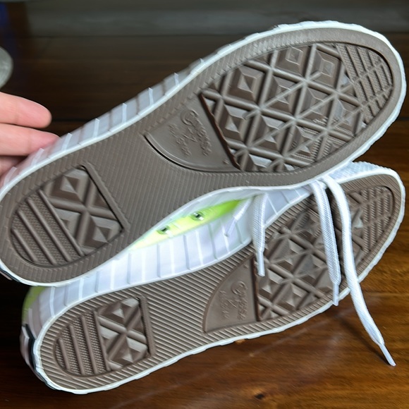 Neon Green Converse Size Men’s 10.5 Women’s 12.5 - Picture 8 of 10